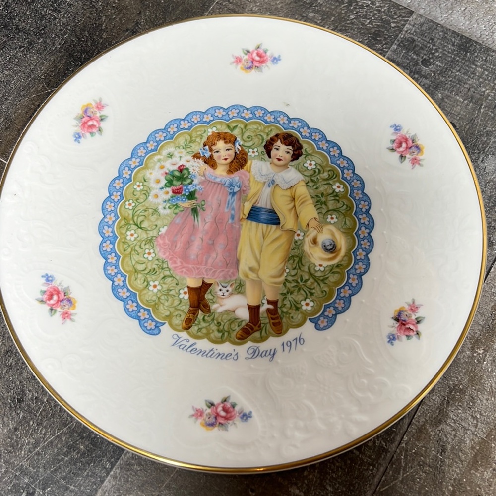 Vintage 1976 Royal Doulton Porcelain Valentine's Day Plate English Bone Chinas